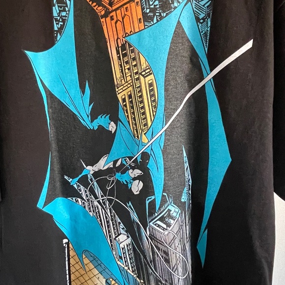 NEW LARGE Mask and Disguise YEAR 2 BATMAN GUN black t shirt DC Comics graphic t - Picture 5 of 6